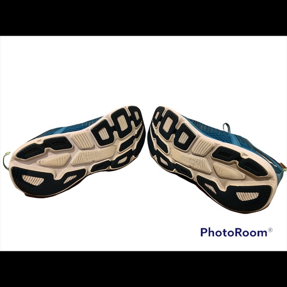 Hoka One One Bondi 7 running/walking shoes. - Picture 6 of 8